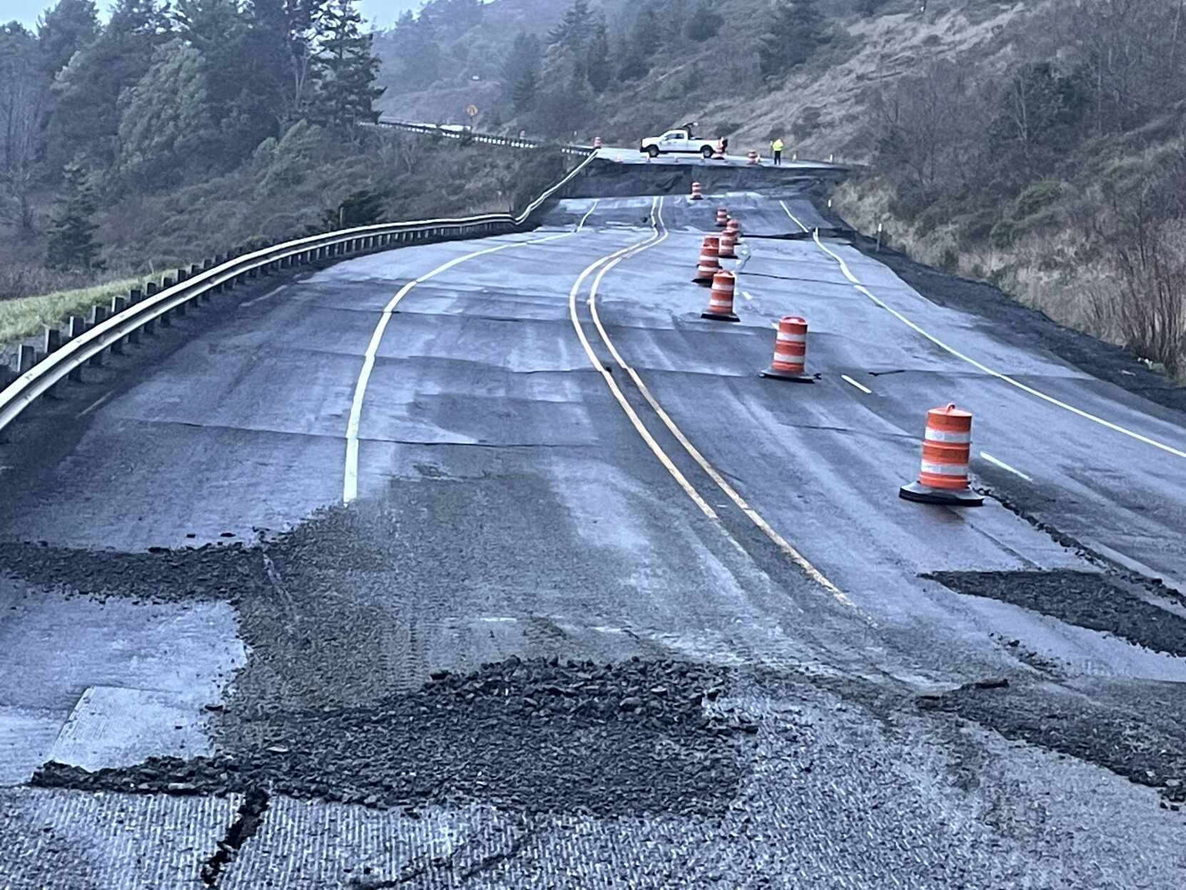 Hwy 101 landslide 9 a.m. 1-9-23
